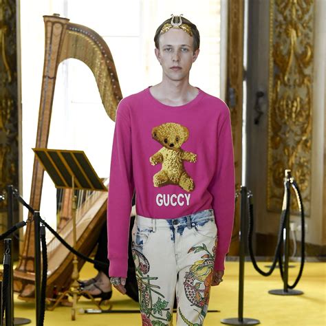 The bootleg trend of clothing at Gucci and Vetements .